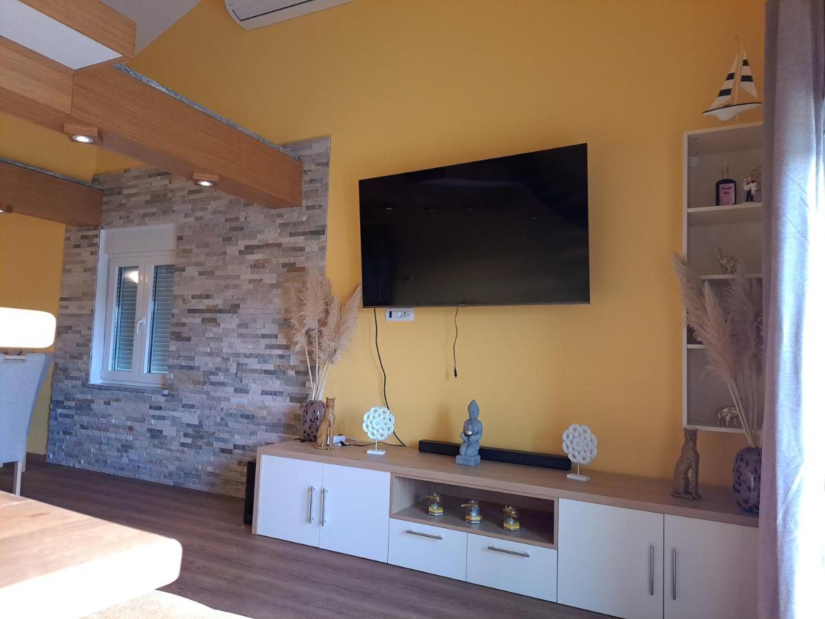 Apartman Vidas Palit Bagian luar foto